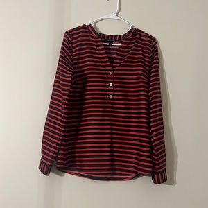 Long sleeve strip blouse.